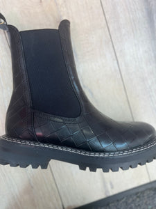 DM style boot