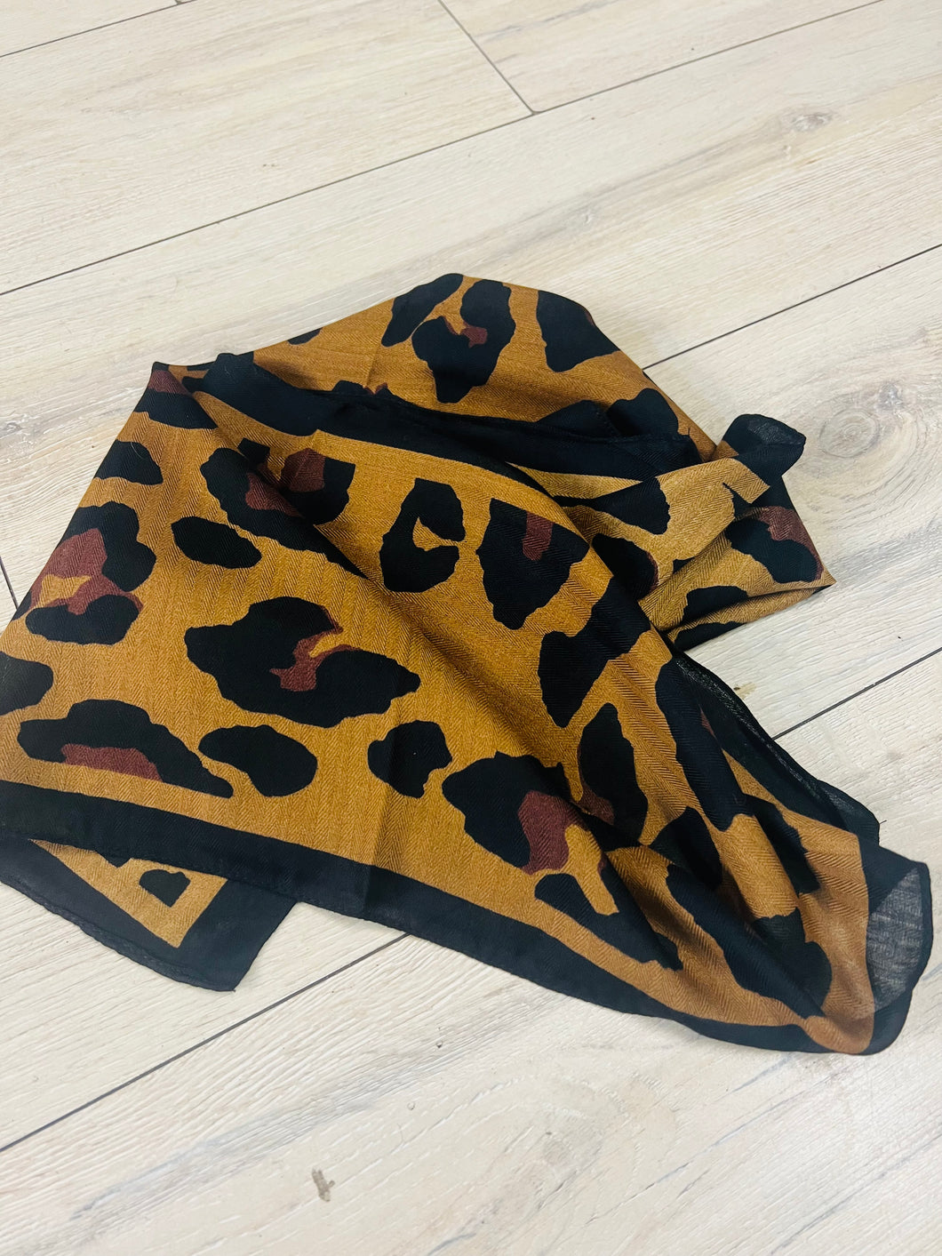 Printed scarf neck scarf