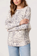 Load image into Gallery viewer, ANIMAL PRINT FINE KNIT JUMPER