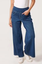 Load image into Gallery viewer, ELASTIC WAISTBAND WIDE LEG JEANSq