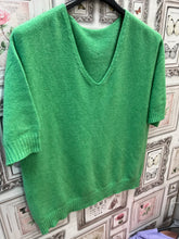 Load image into Gallery viewer, V neck jumper