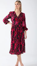Load image into Gallery viewer, V neck dress