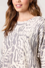 Load image into Gallery viewer, ANIMAL PRINT FINE KNIT JUMPER