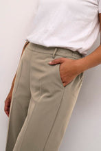 Load image into Gallery viewer, KASAKURA CROPPED PANTS